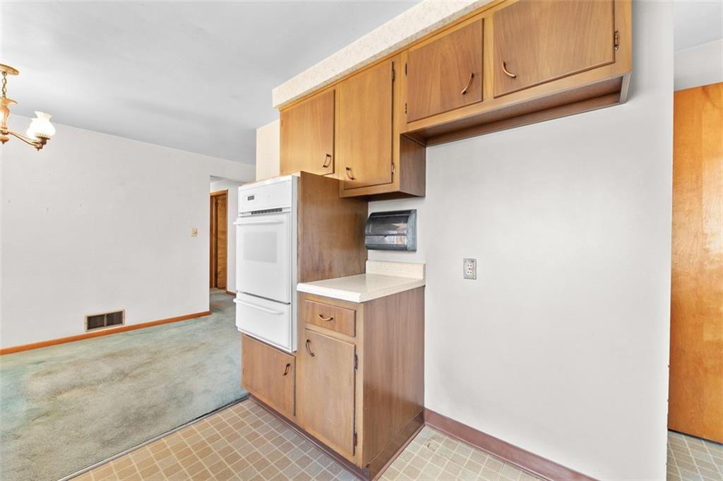 206 South Thompson Irwin, PA 15642 - Photo 16 of 33