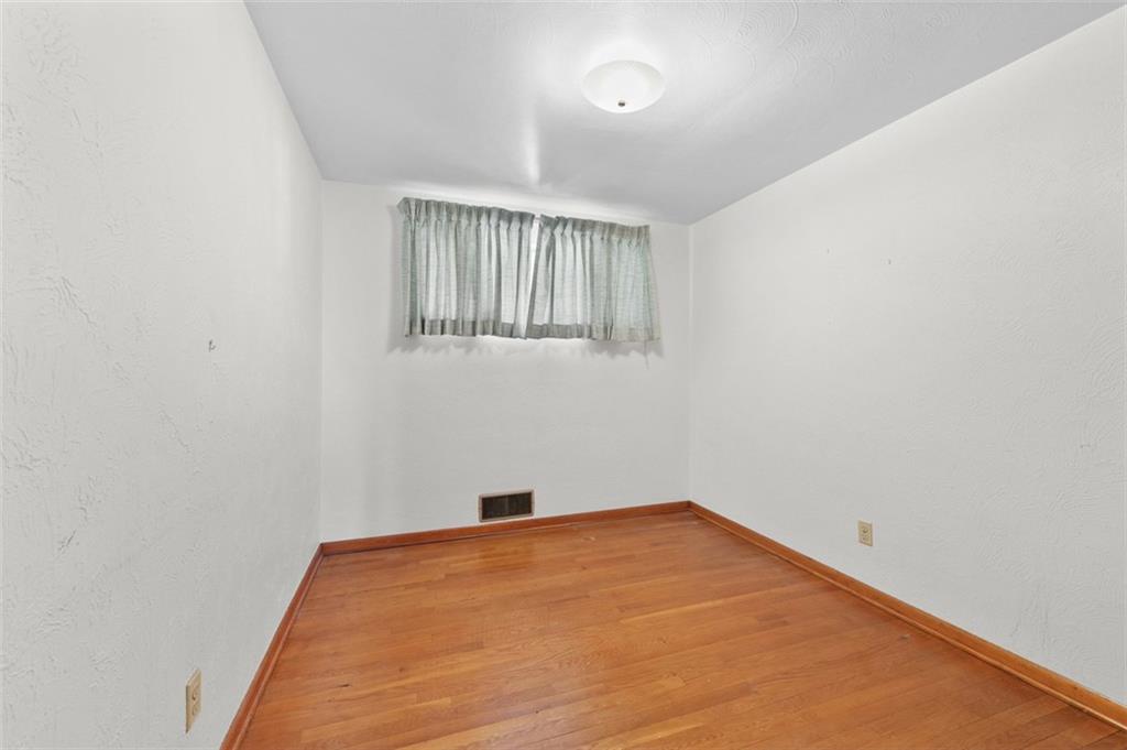 206 South Thompson Irwin, PA 15642 - Photo 23 of 33