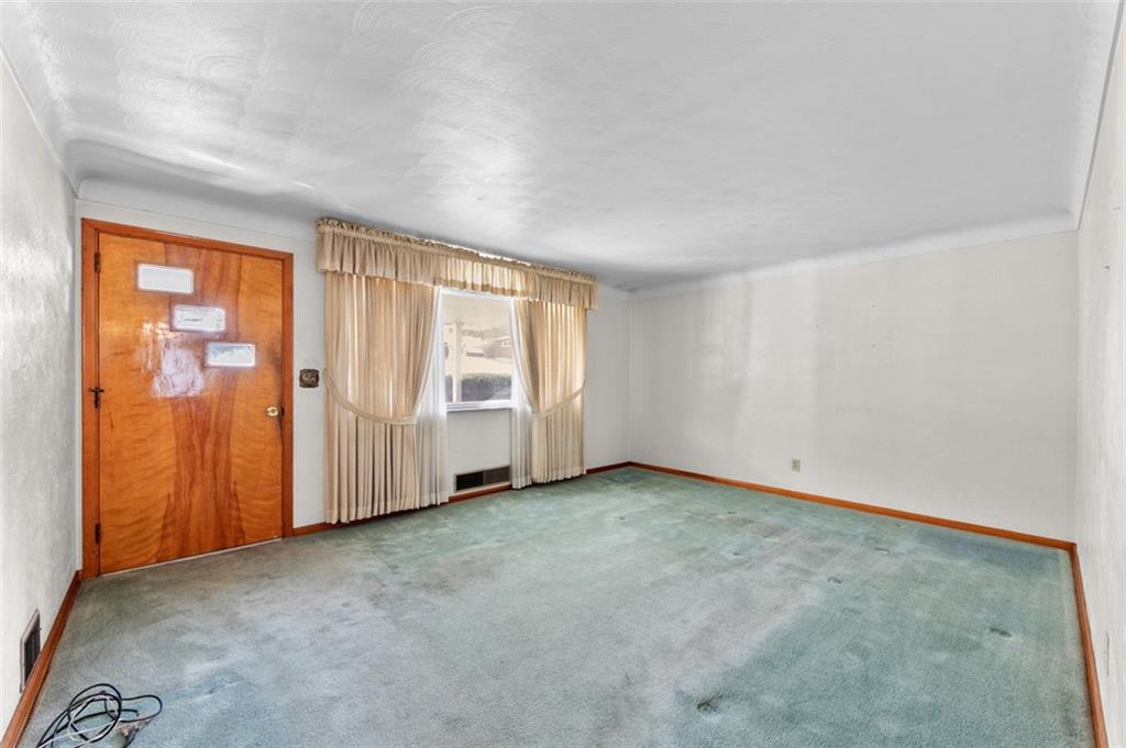 206 South Thompson Irwin, PA 15642 - Photo 7 of 33