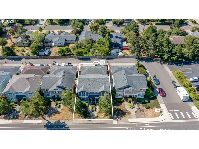 a view of livingroom with furniture