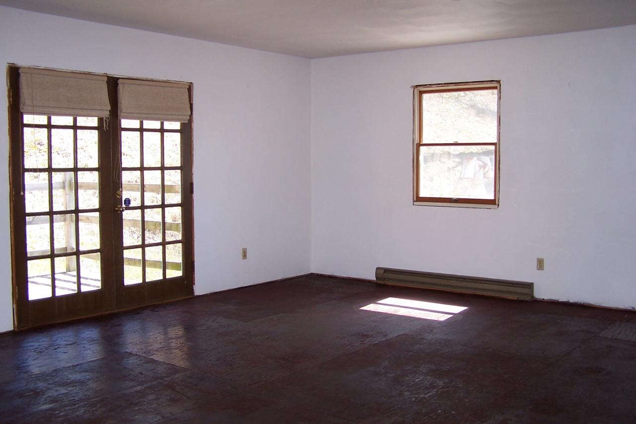 588 Grannys Branch Road New Castle, VA 24127 - Photo 2 of 13 an empty room with a window