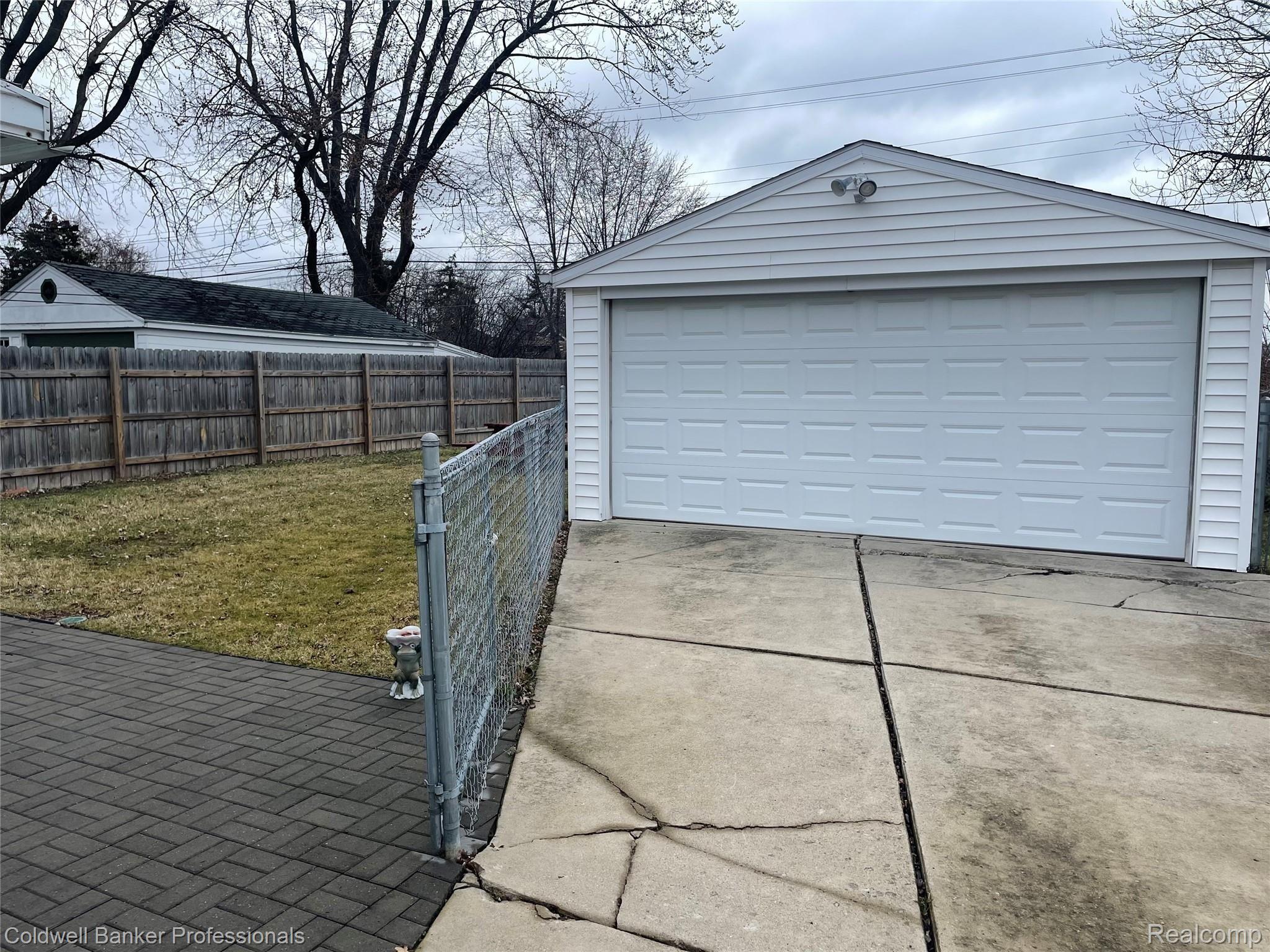 4006 Durham Road Royal Oak, MI 48073 - Photo 12 of 15 IMG-8764.jpg