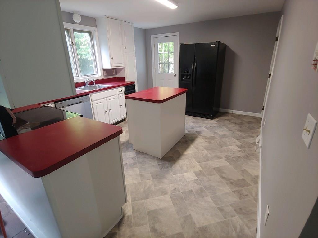 42 Bushy Lane Rutland, MA 01543 - Photo 5 of 31 a kitchen with stainless steel appliances granite countertop a refrigerator and a stove