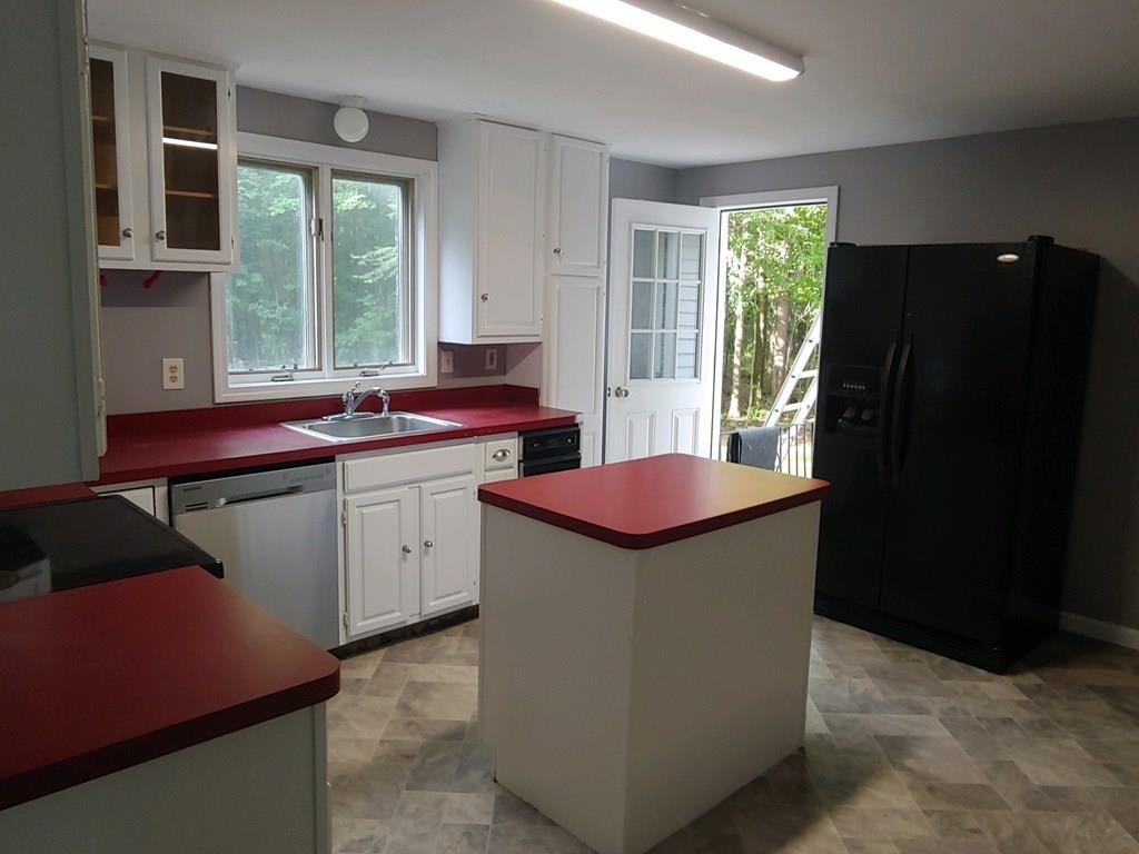 42 Bushy Lane Rutland, MA 01543 - Photo 7 of 31 a kitchen that has a cabinets and a stove