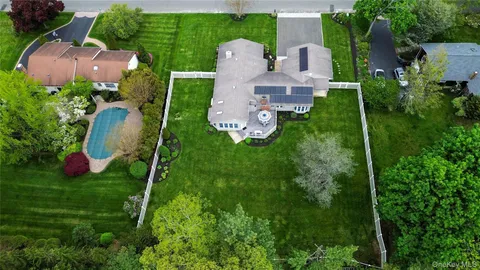 $815,000 | 12 Buccaneer Lane, East Setauket, NY 11733