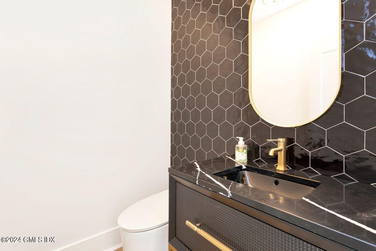 151 East Elm Street Greenwich, CT 06830 - Photo 11 of 29 a bathroom with a sink and a mirror