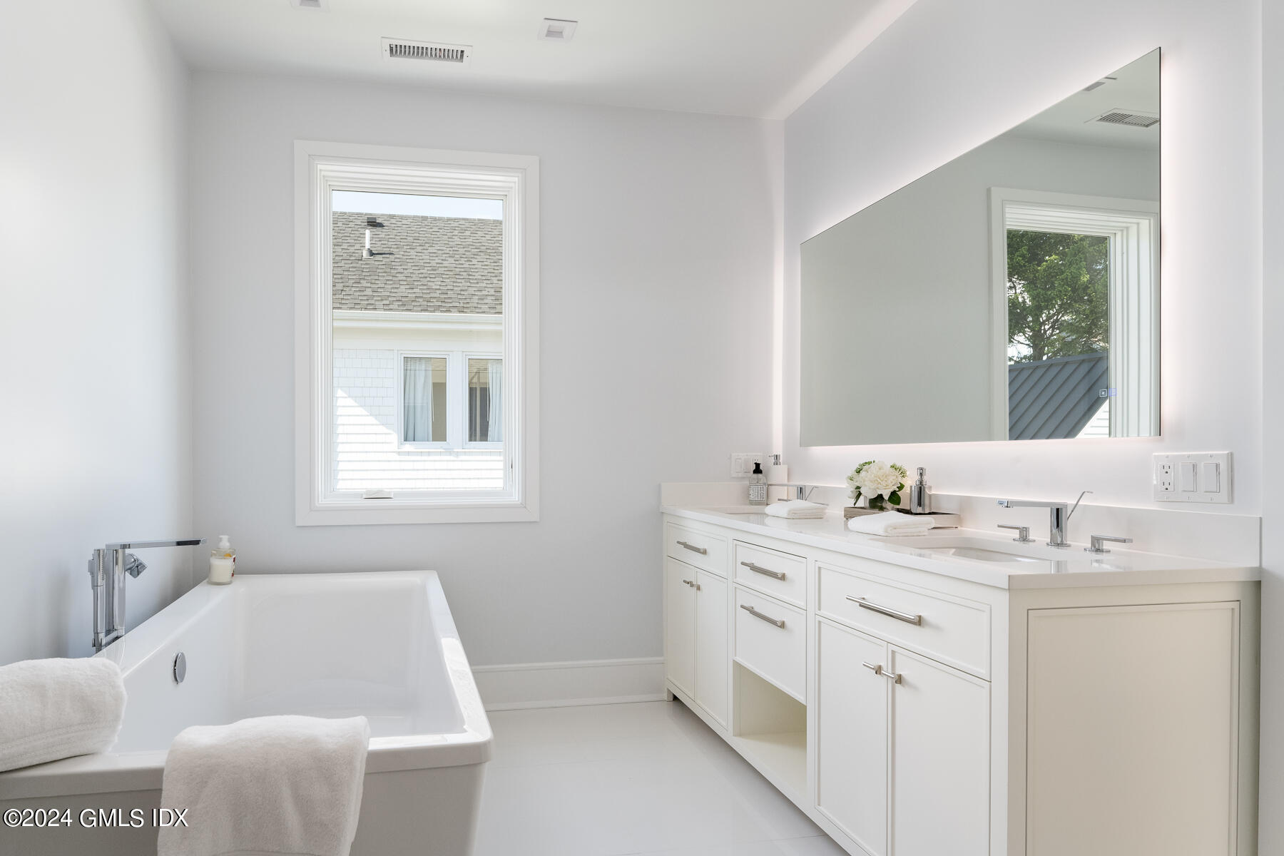 151 East Elm Street Greenwich, CT 06830 - Photo 13 of 29 a bathroom with a tub sink and mirror