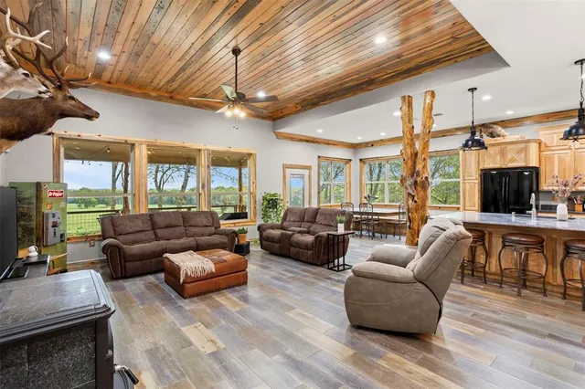 $997,777 | 409 Brindley Road, Maypearl, TX 76064