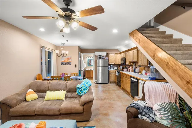 $997,777 | 409 Brindley Road, Maypearl, TX 76064