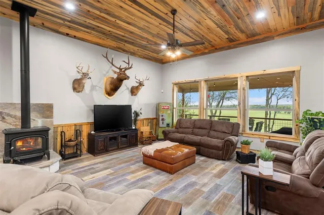 $997,777 | 409 Brindley Road, Maypearl, TX 76064