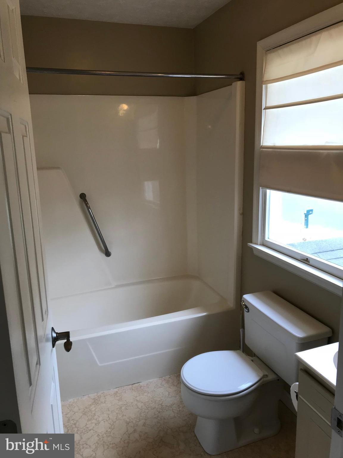 109 Russelcroft Road Winchester, VA 22601 - Photo 20 of 30 Bath (Master)