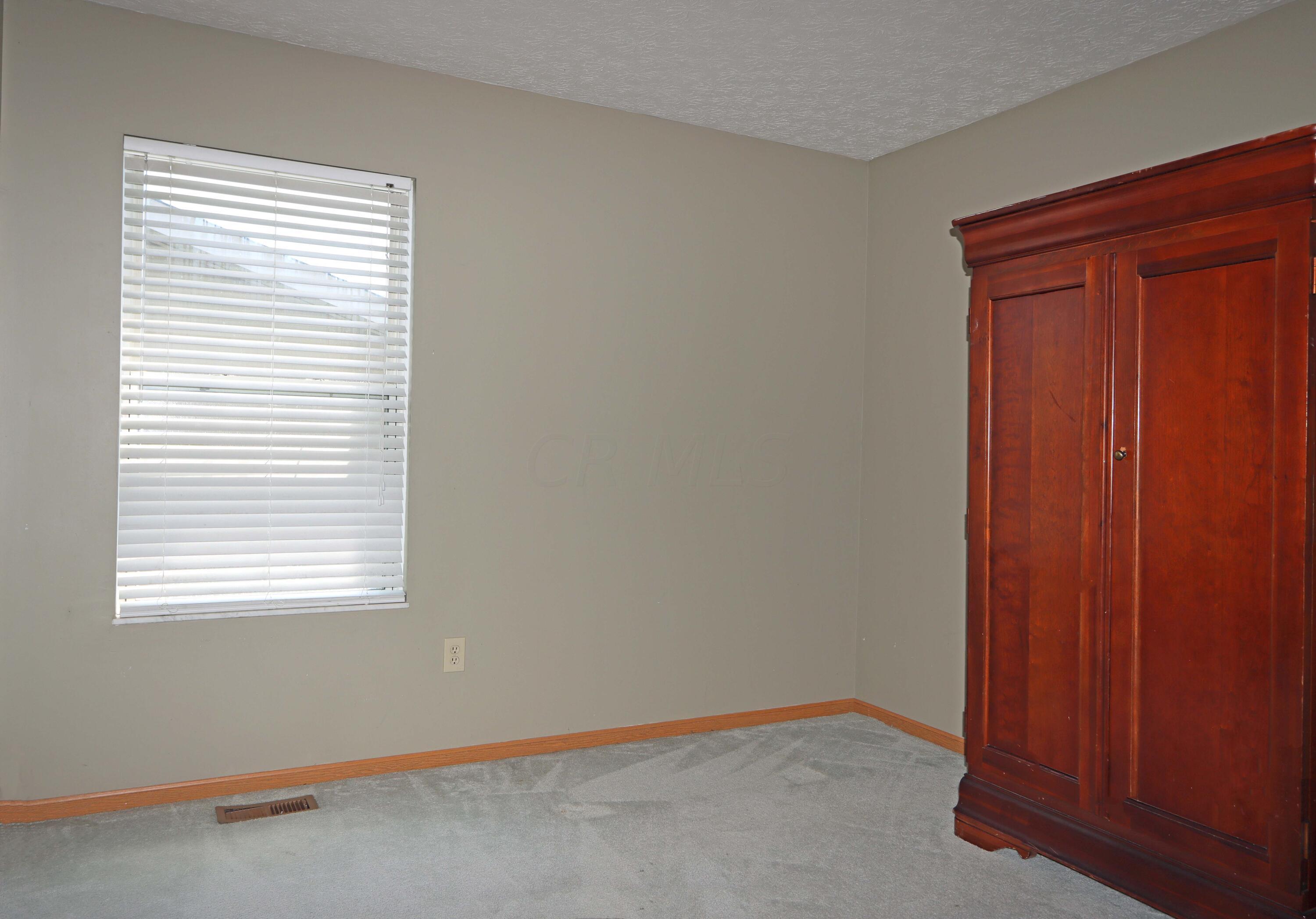 3550 Rocky Road Columbus, OH 43223 - Photo 23 of 28 Bedroom 3, carpet, window