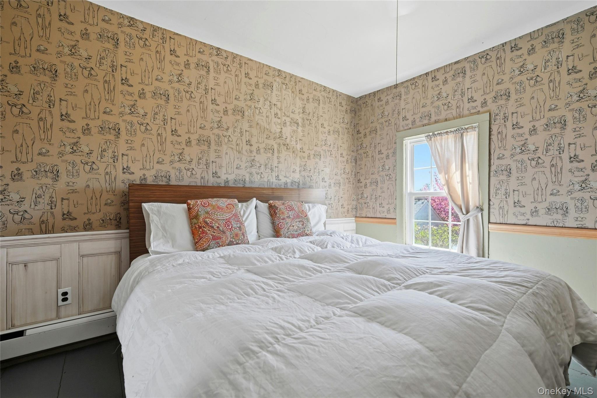 35950 Main Road Cutchogue, NY 11935 - Photo 13 of 23 a bedroom with a bed and a window