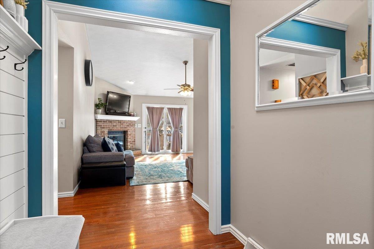 1112 Christopher Lane Springfield, IL 62712 - Photo 6 of 37