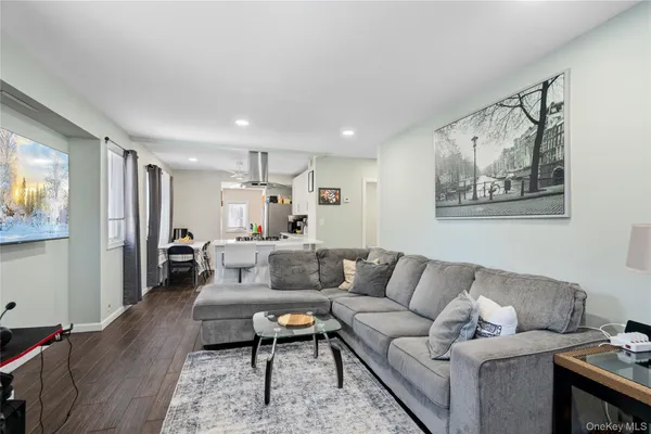 $450,000 | 508 Michigan Street, Ronkonkoma, NY 11779