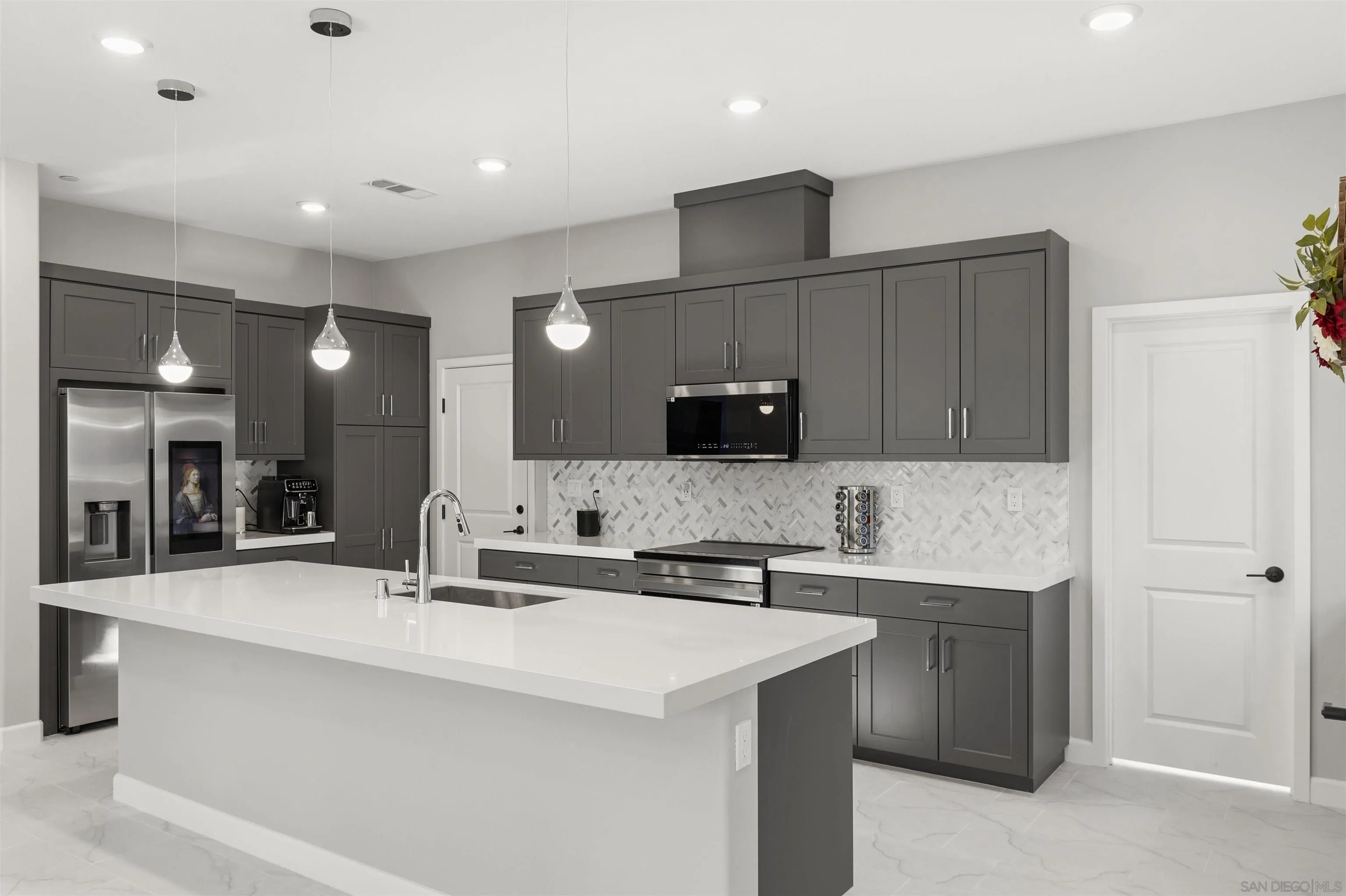 12124 Riley Lane San Diego, CA 92128 - Photo 3 of 33