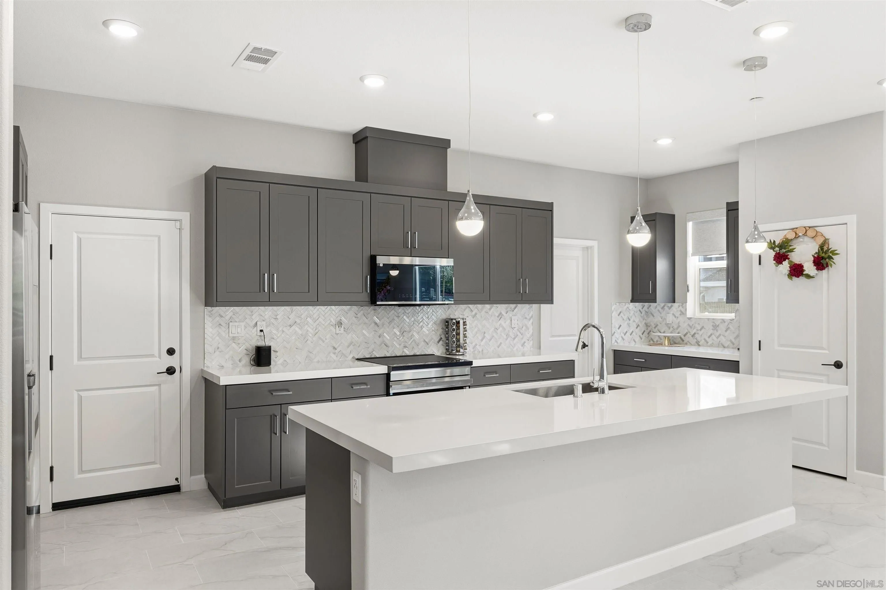 12124 Riley Lane San Diego, CA 92128 - Photo 4 of 33