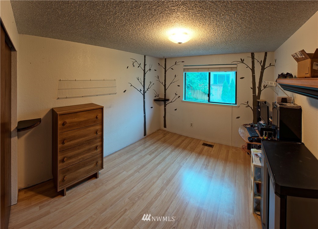 4021 Northeast 10th Street Renton, WA 98056 - Photo 12 of 23