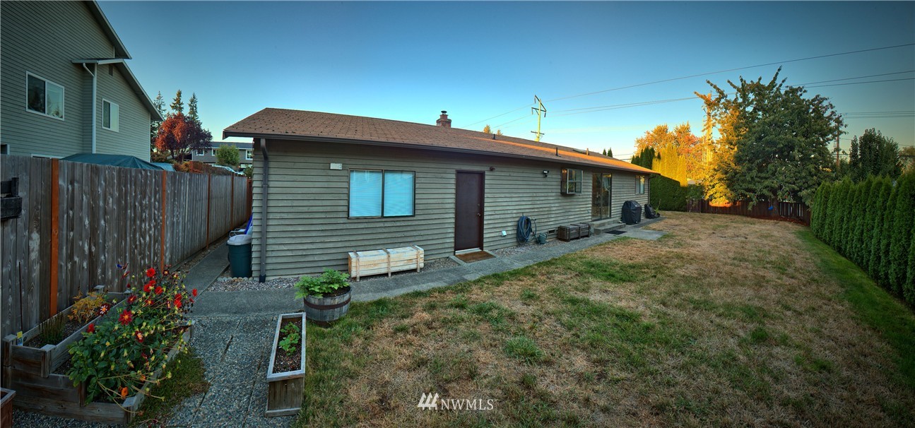 4021 Northeast 10th Street Renton, WA 98056 - Photo 3 of 23