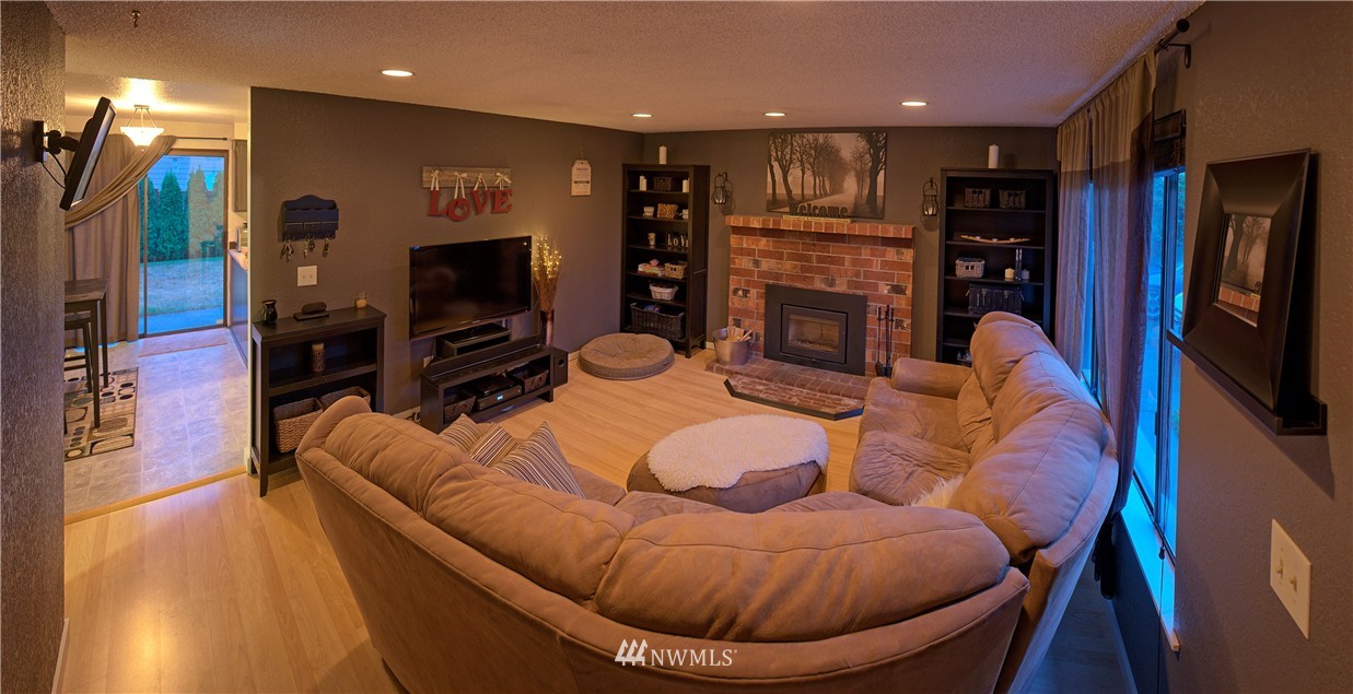 4021 Northeast 10th Street Renton, WA 98056 - Photo 4 of 23