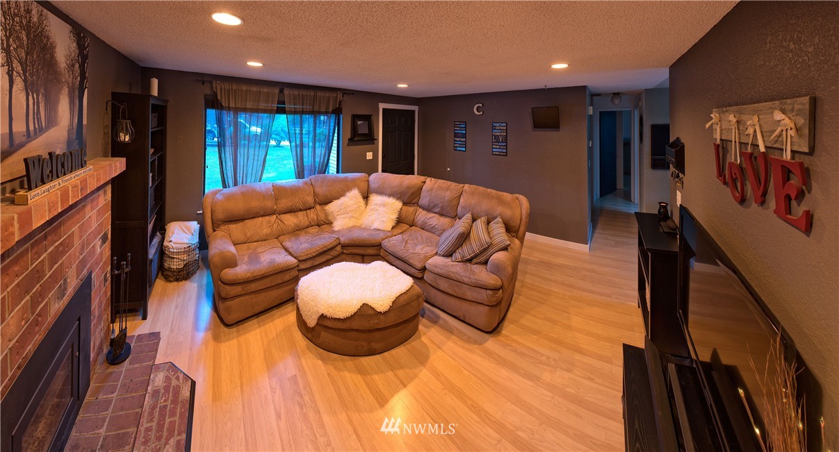 4021 Northeast 10th Street Renton, WA 98056 - Photo 5 of 23