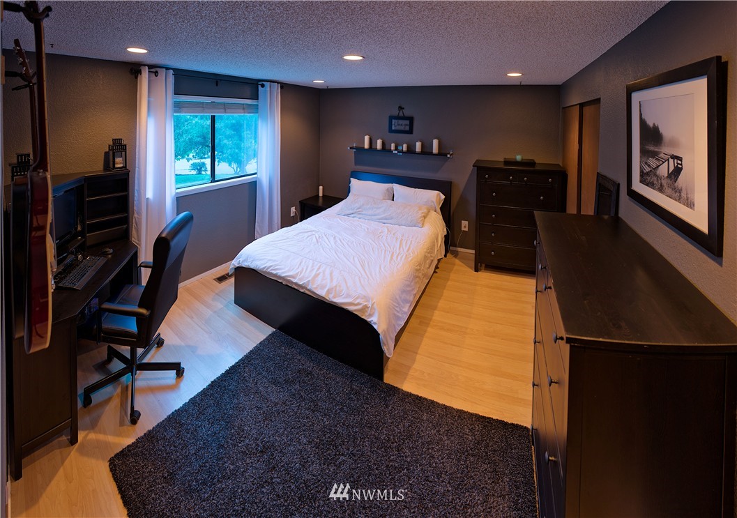 4021 Northeast 10th Street Renton, WA 98056 - Photo 8 of 23