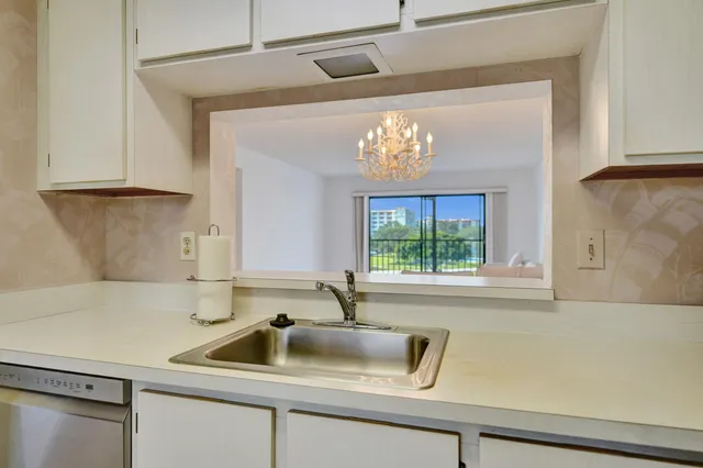 $179,999 | 7320 Amberly Lane, Unit 406, Delray Beach, FL 33446