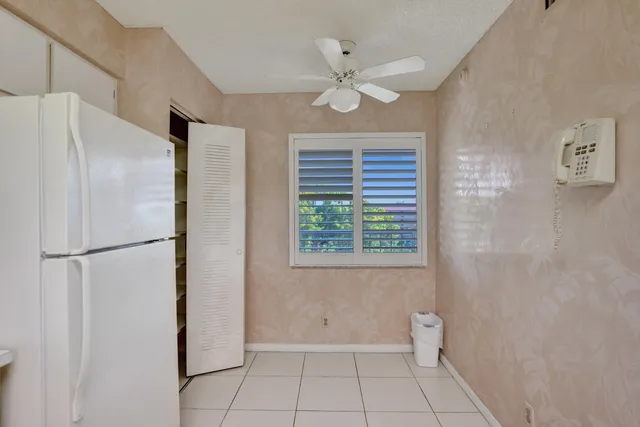 $179,999 | 7320 Amberly Lane, Unit 406, Delray Beach, FL 33446