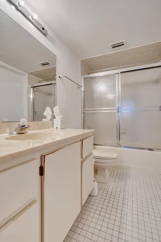 $179,999 | 7320 Amberly Lane, Unit 406, Delray Beach, FL 33446