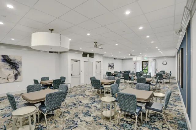 $179,999 | 7320 Amberly Lane, Unit 406, Delray Beach, FL 33446