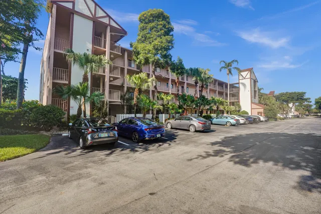 $179,999 | 7320 Amberly Lane, Unit 406, Delray Beach, FL 33446