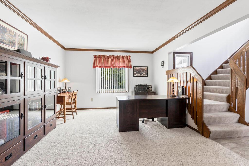 1239 Chatham Ridge Road Westerville, OH 43081 - Photo 6 of 36 Living Room