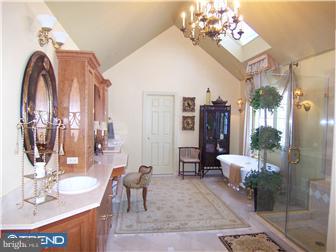 189 Cathcart Road Ambler, PA 19002 - Photo 8 of 12 Bathroom