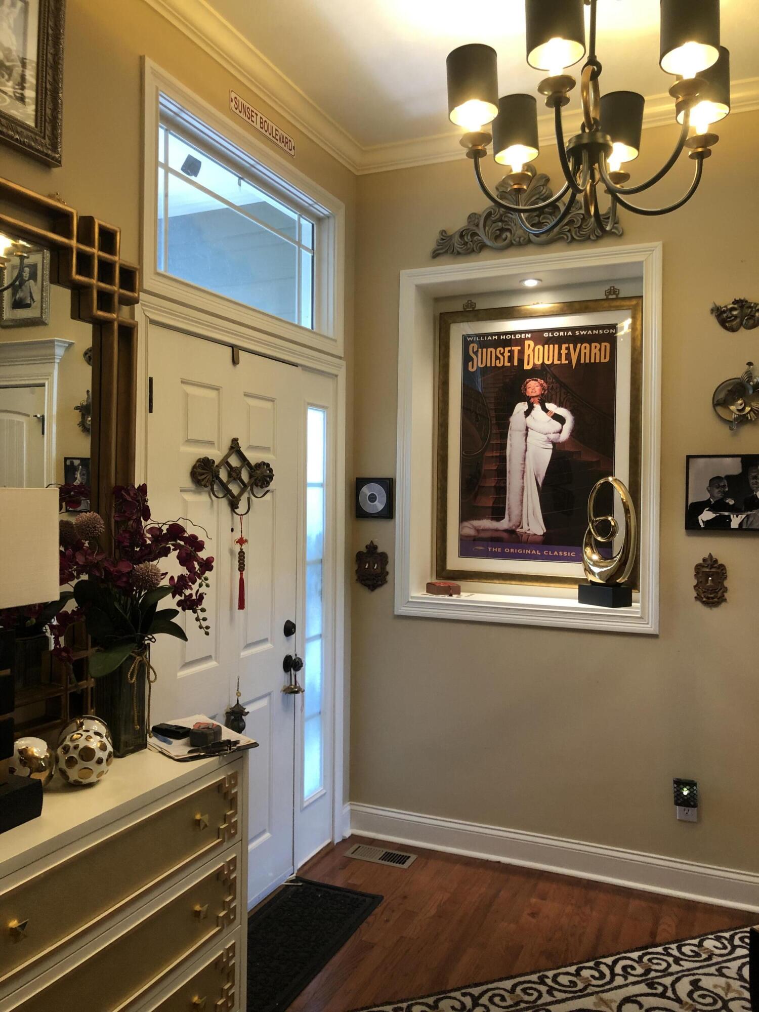 173 Crossroads Boulevard Oak Ridge, TN 37830 - Photo 2 of 25 Entry Foyer