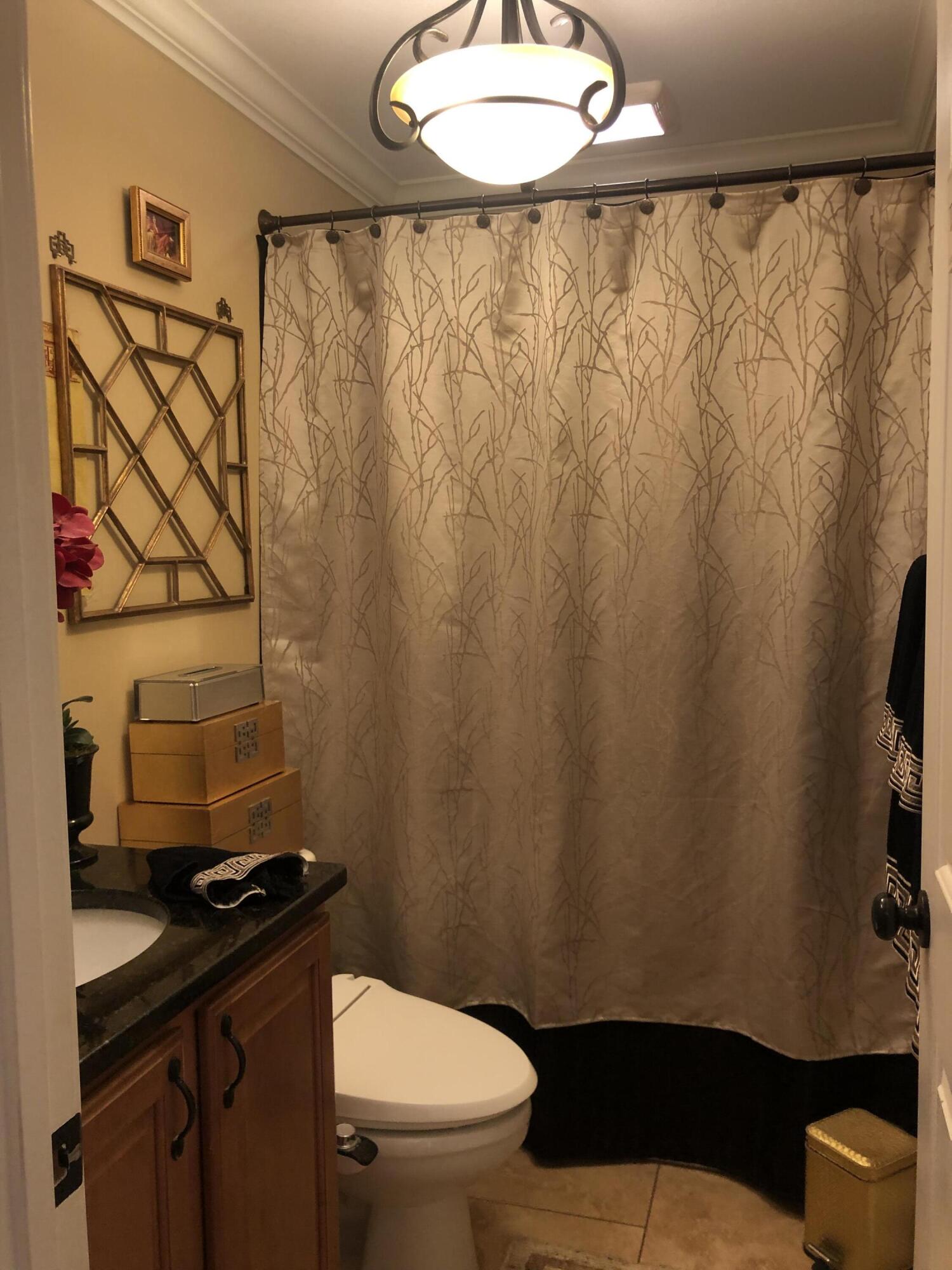 173 Crossroads Boulevard Oak Ridge, TN 37830 - Photo 16 of 25 Full Bath Adjacent To Bedroom Three