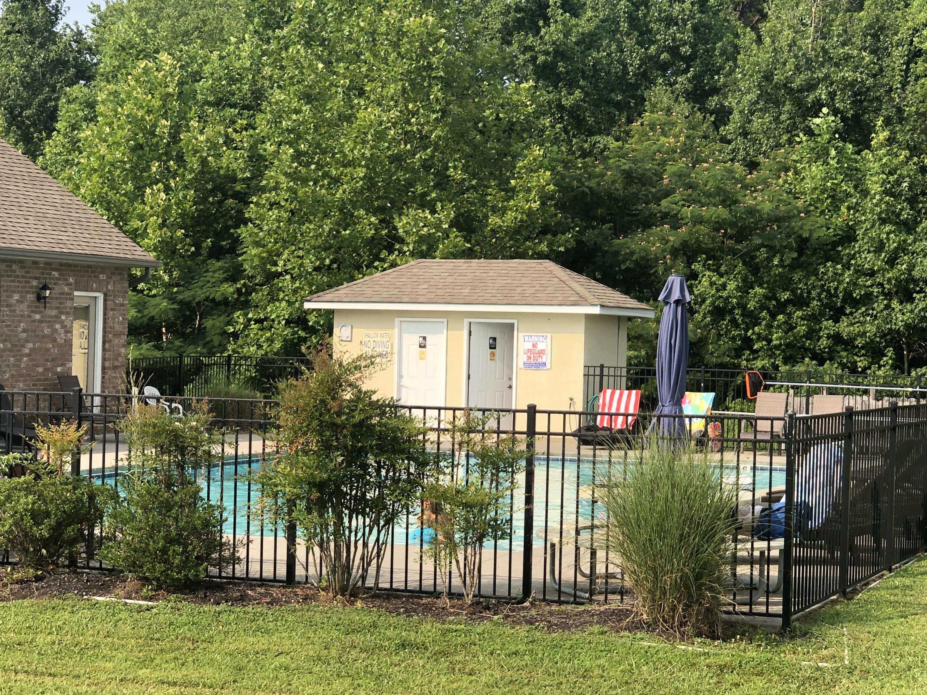 173 Crossroads Boulevard Oak Ridge, TN 37830 - Photo 22 of 25 Pool With Clubhouse (Membership Optional