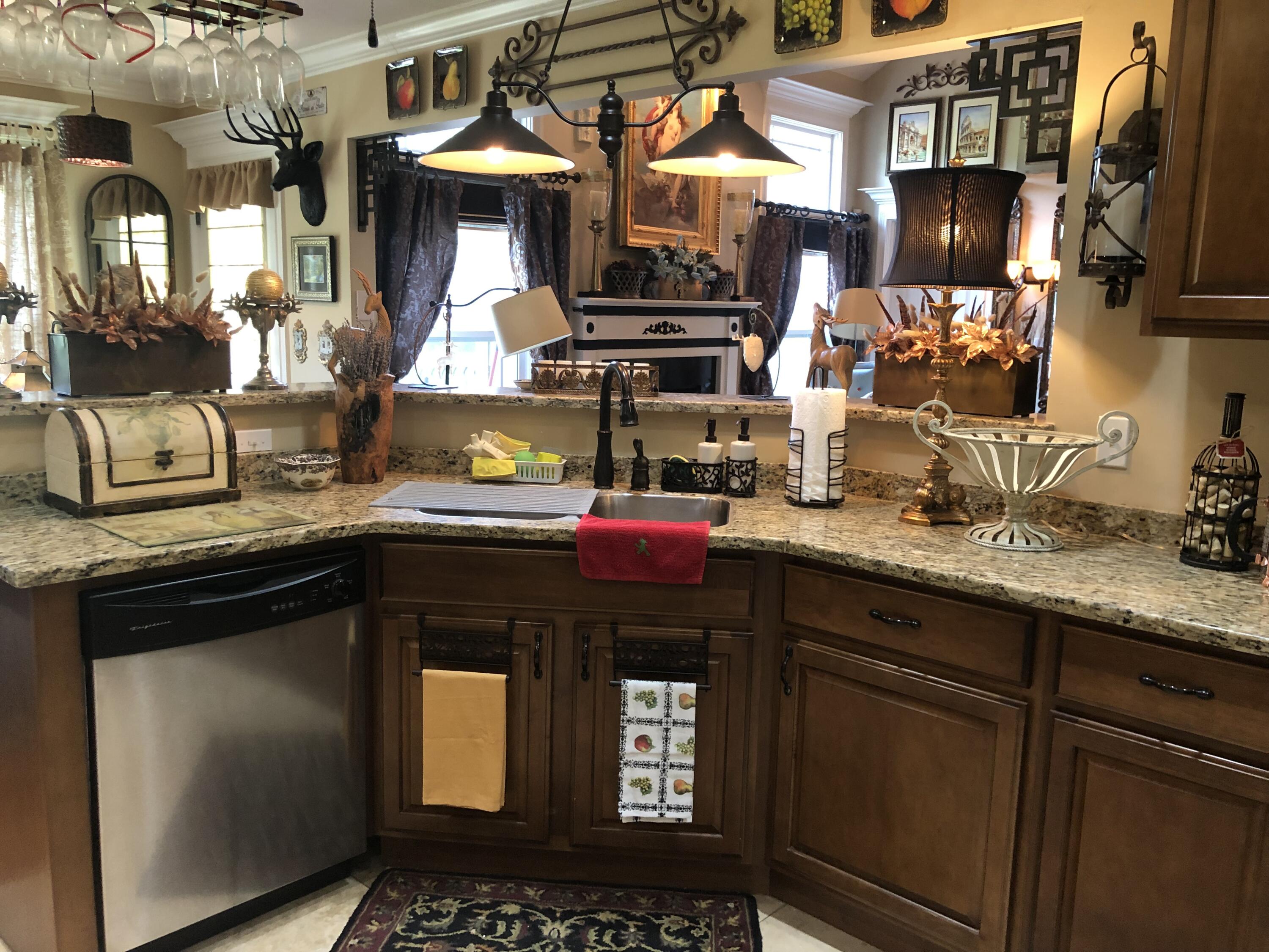 173 Crossroads Boulevard Oak Ridge, TN 37830 - Photo 4 of 25 Kitchen Toward Great Room