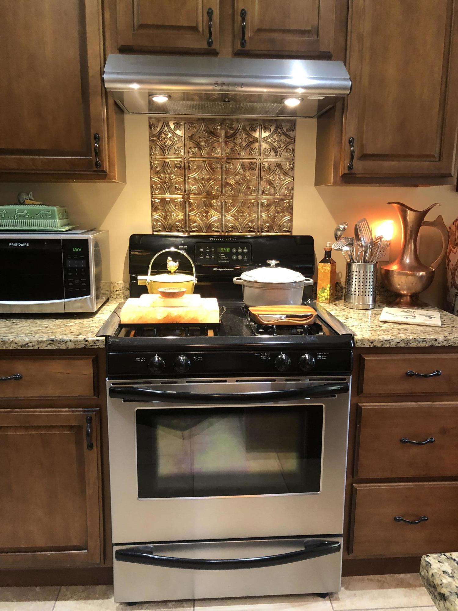 173 Crossroads Boulevard Oak Ridge, TN 37830 - Photo 5 of 25 Gas Stove
