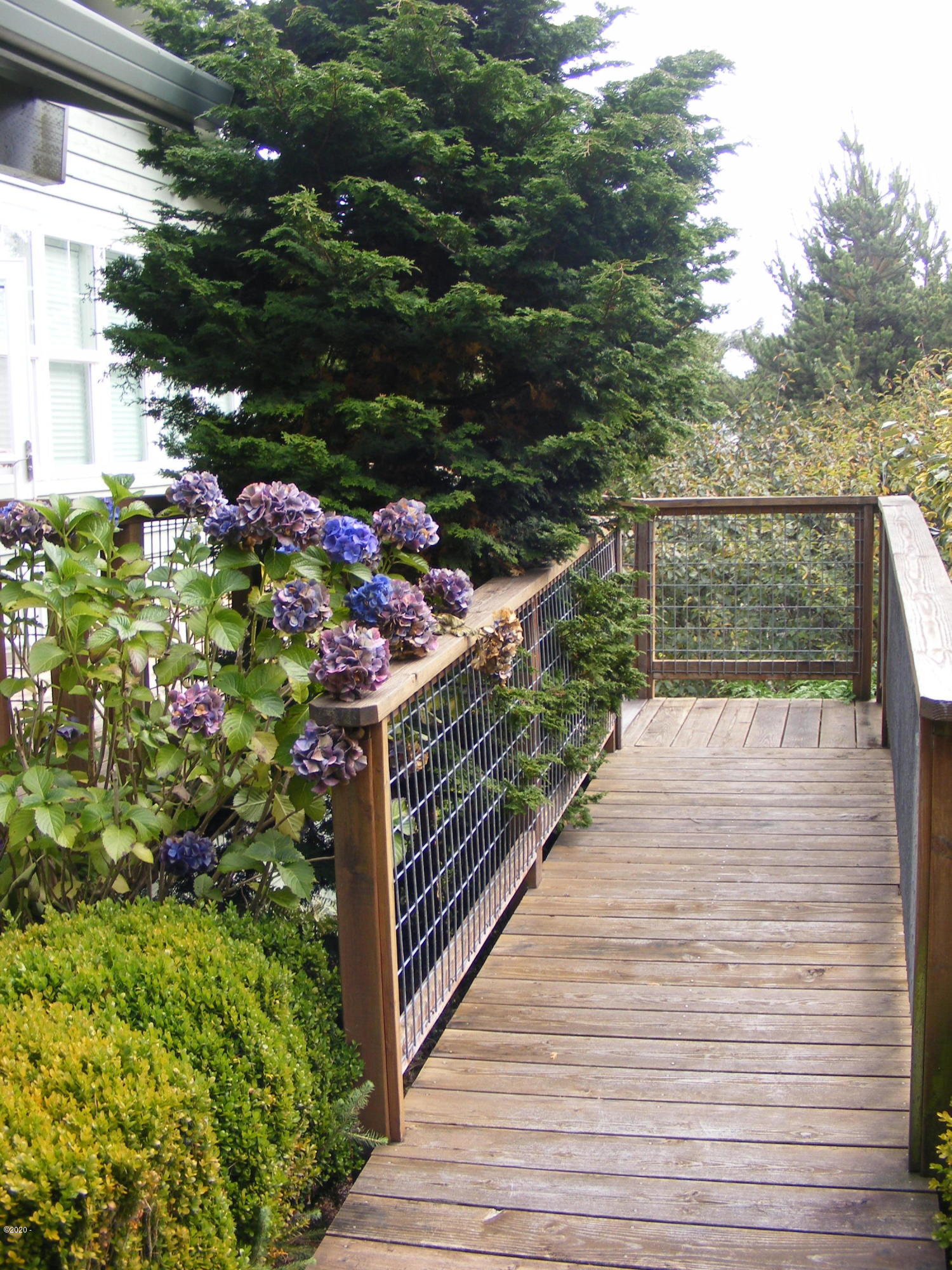415 Northwest 19th Street Newport, OR 97365 - Photo 7 of 40 Rear deck