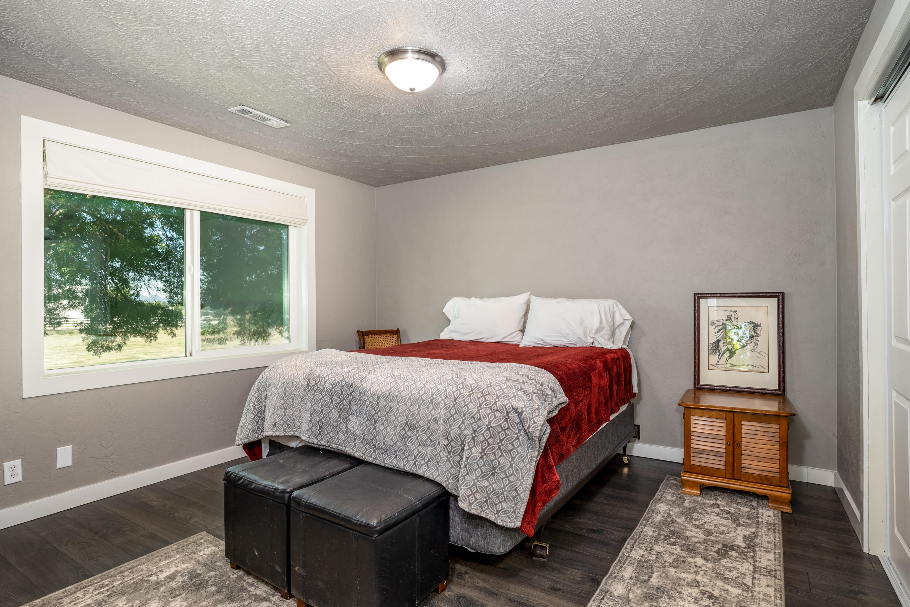 5900 Peace Lane Central Point, OR 97502 - Photo 33 of 70 2nd bedroom