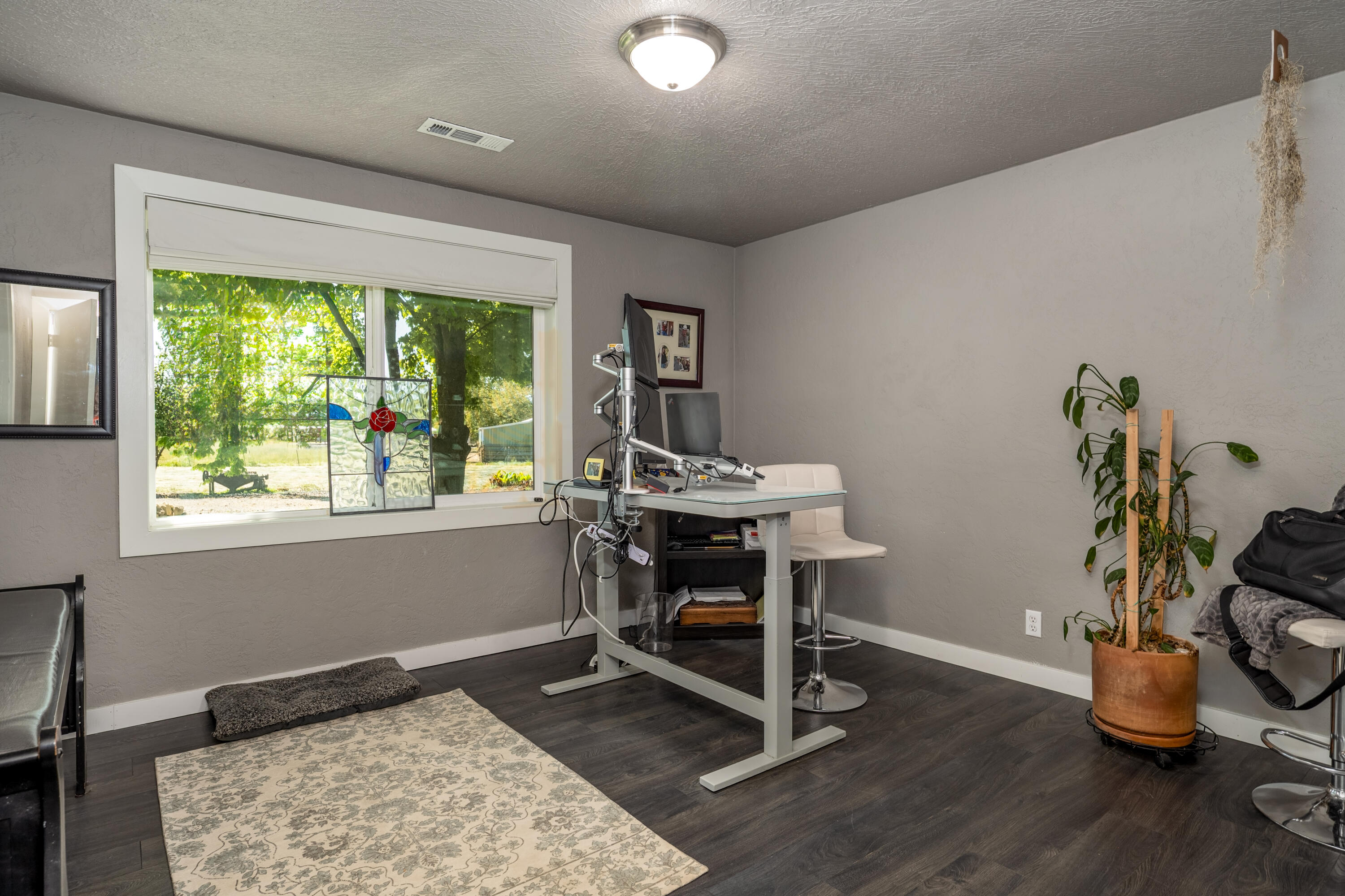 5900 Peace Lane Central Point, OR 97502 - Photo 35 of 70 3rd bedroom/office