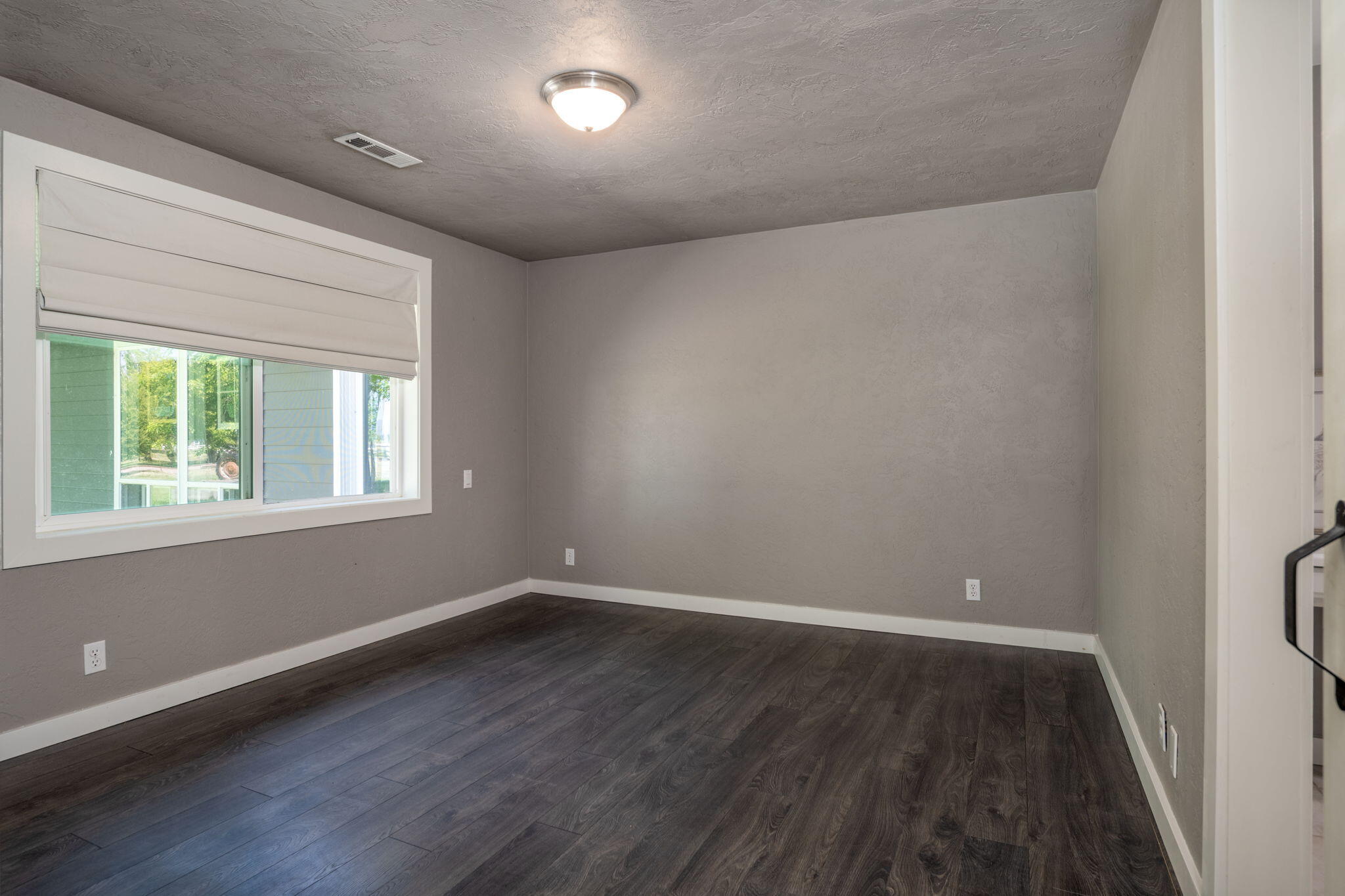 5900 Peace Lane Central Point, OR 97502 - Photo 37 of 70 Master Bedroom