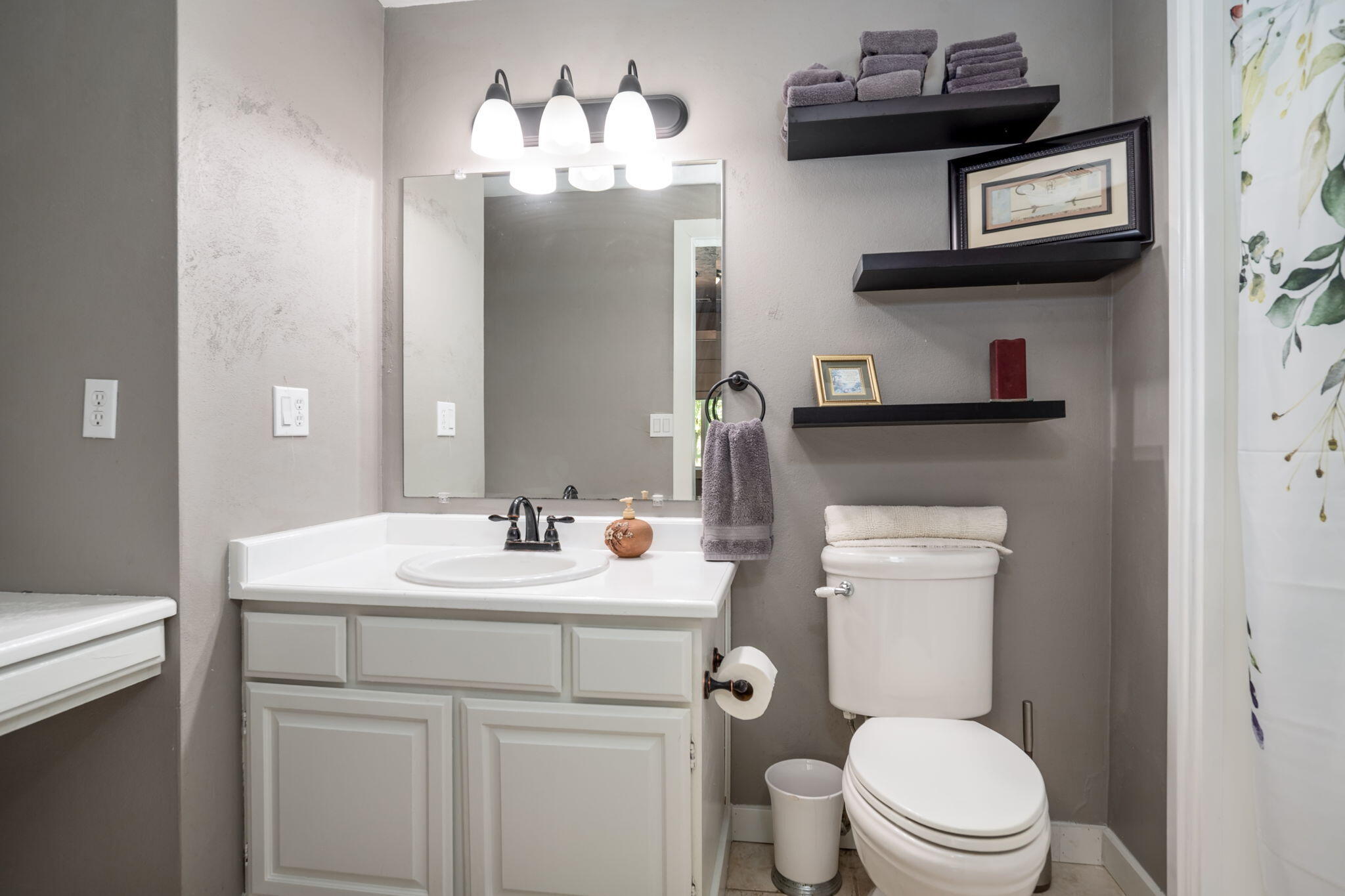 5900 Peace Lane Central Point, OR 97502 - Photo 39 of 70 Master Bath