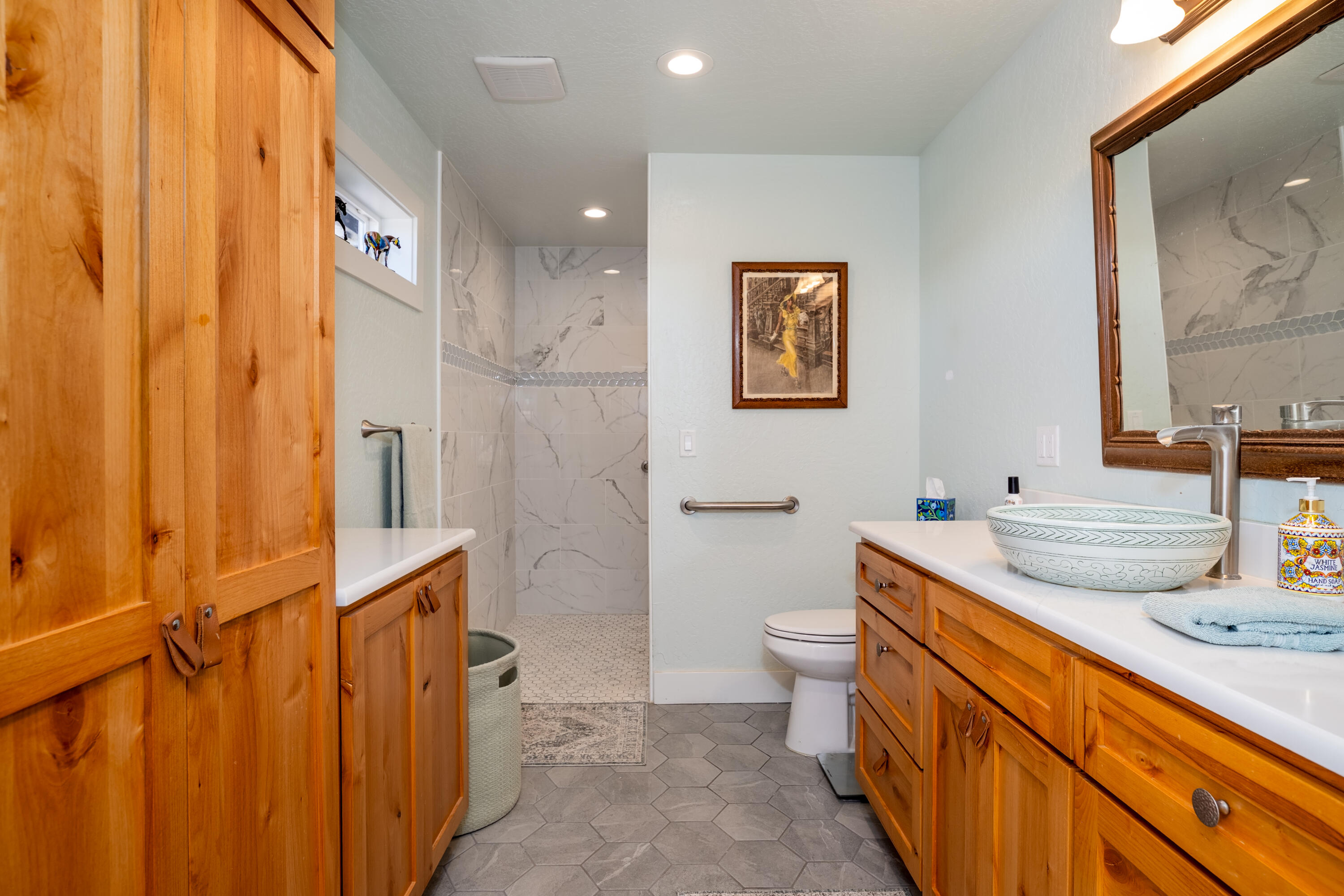 5900 Peace Lane Central Point, OR 97502 - Photo 42 of 70 ADU Bath