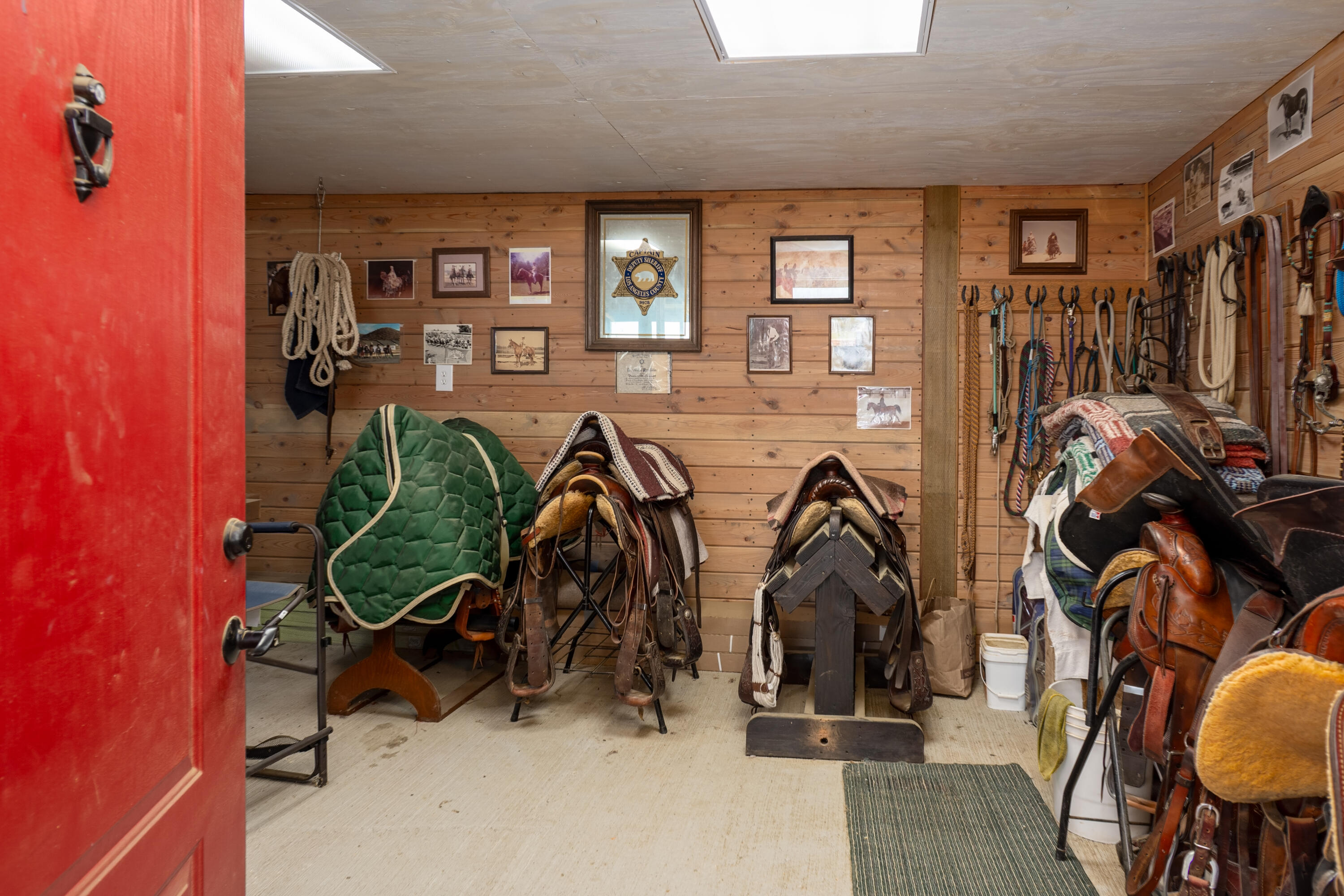 5900 Peace Lane Central Point, OR 97502 - Photo 9 of 70 Tack room