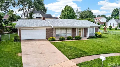 $285,000 | 4542 Frederickton Court, St. Louis, MO 63128