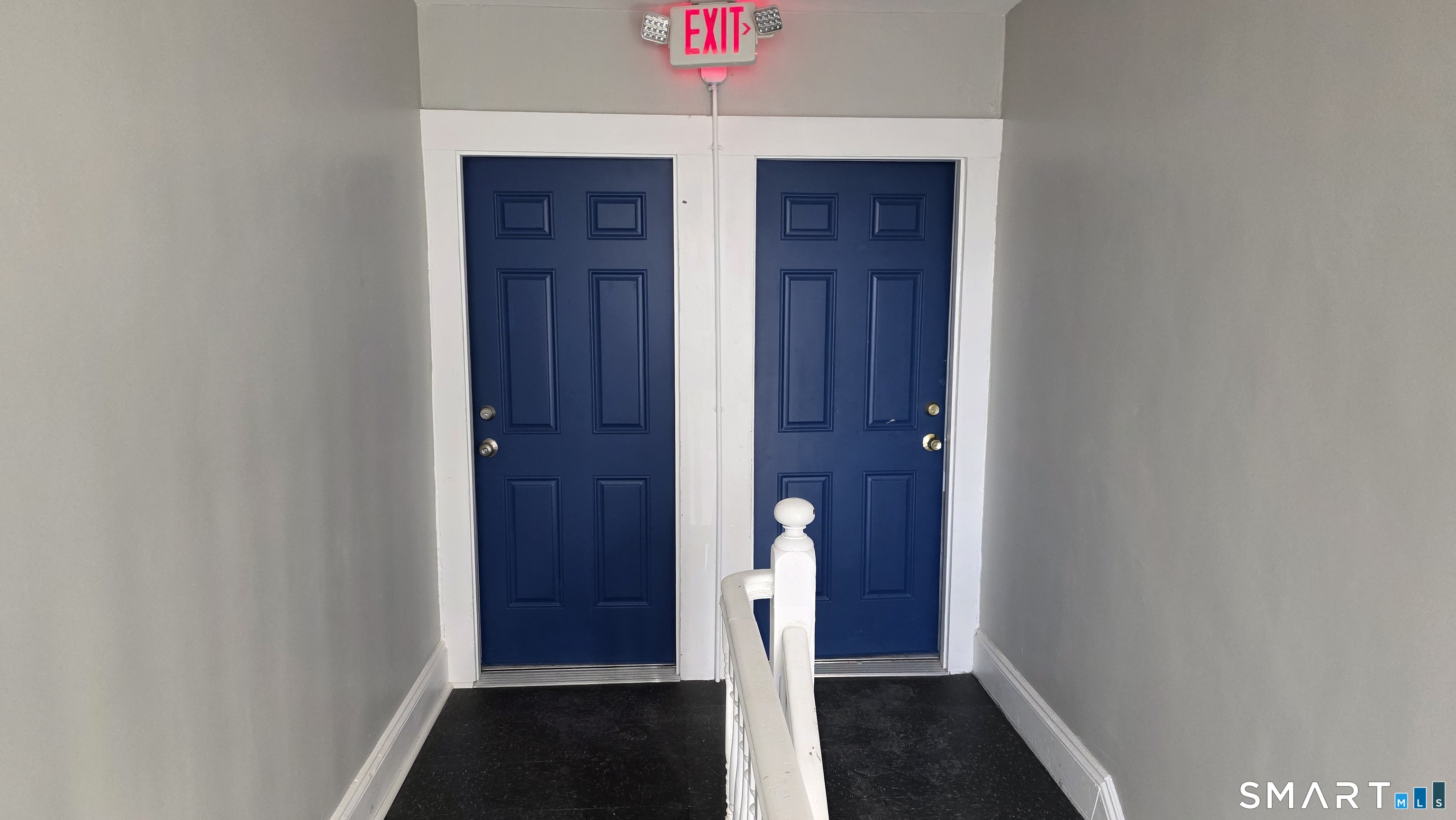 499 Zion Street, Unit 2N Hartford, CT 06106 - Photo 2 of 13 a view of door