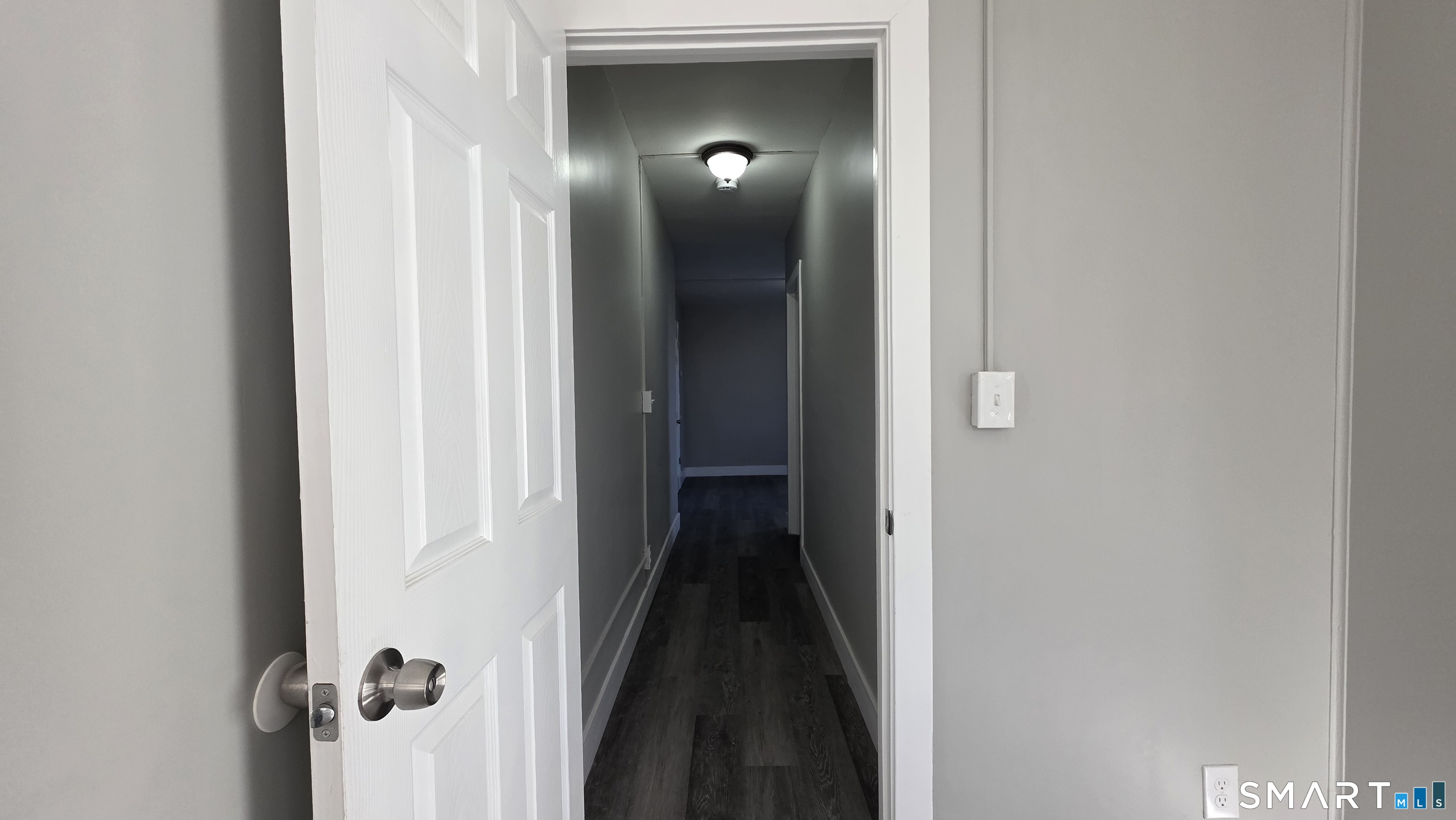 499 Zion Street, Unit 2N Hartford, CT 06106 - Photo 5 of 13 a view of a hallway