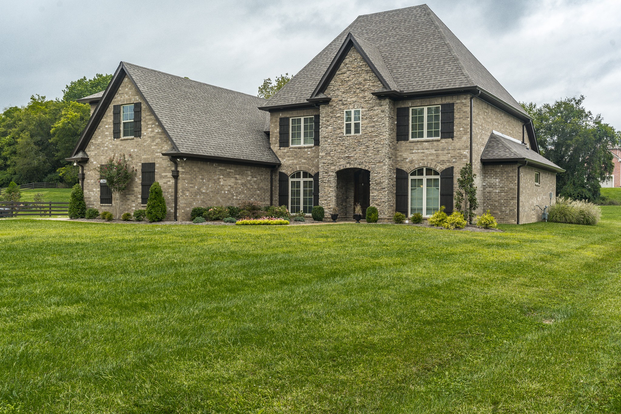 1395 Center Point Road Hendersonville, TN 37075 - Photo 3 of 50 a front view of house with yard and green space