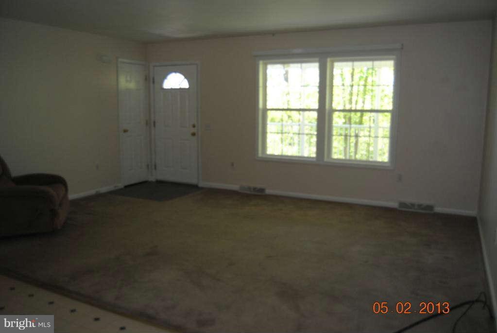 4854 Howellsville Road Front Royal, VA 22630 - Photo 9 of 30 Living Room